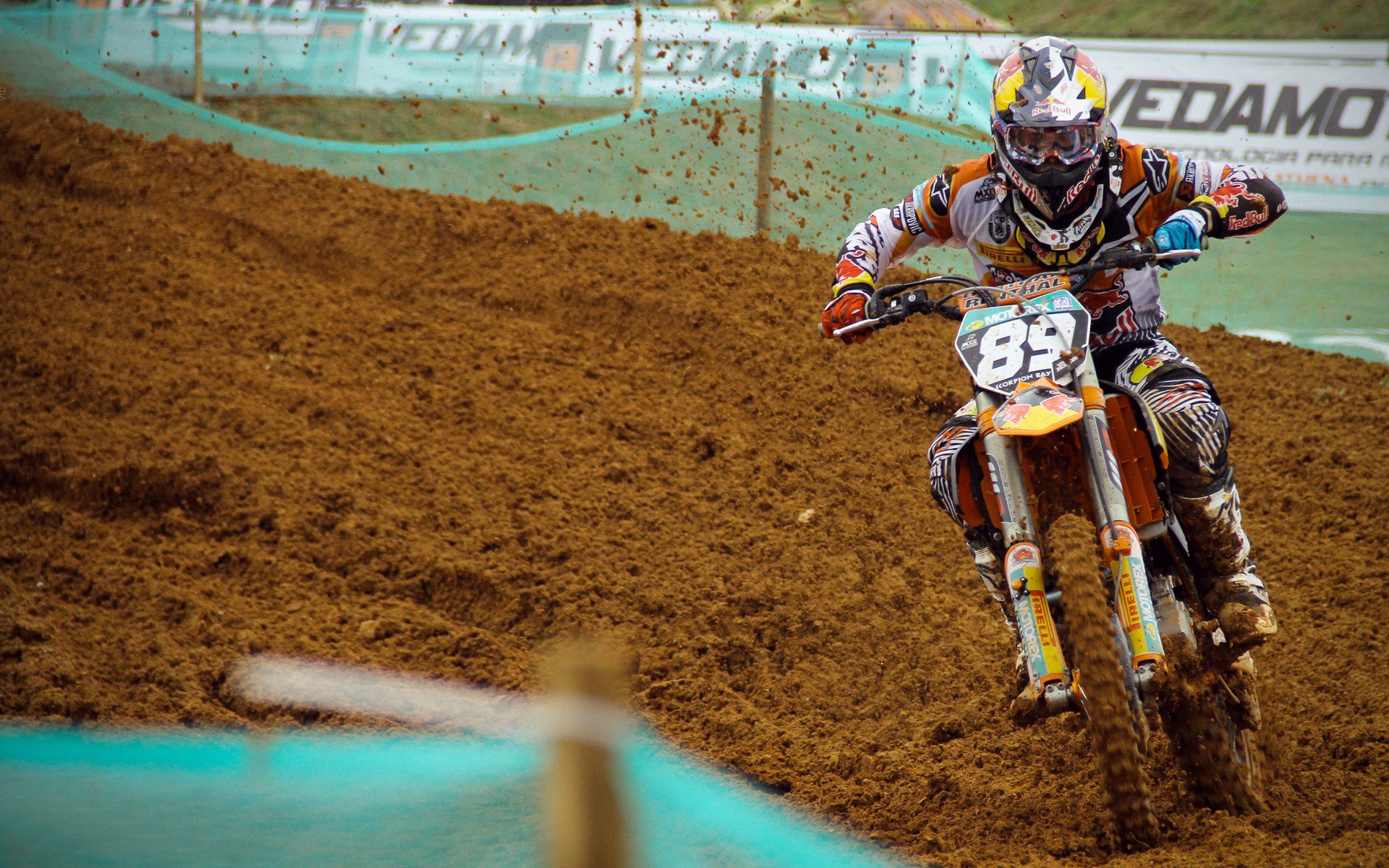 北欧铁壁对决安达卢西亚风暴，阿拉巴如何以指挥官之姿彻底撕裂塞维利亚防线