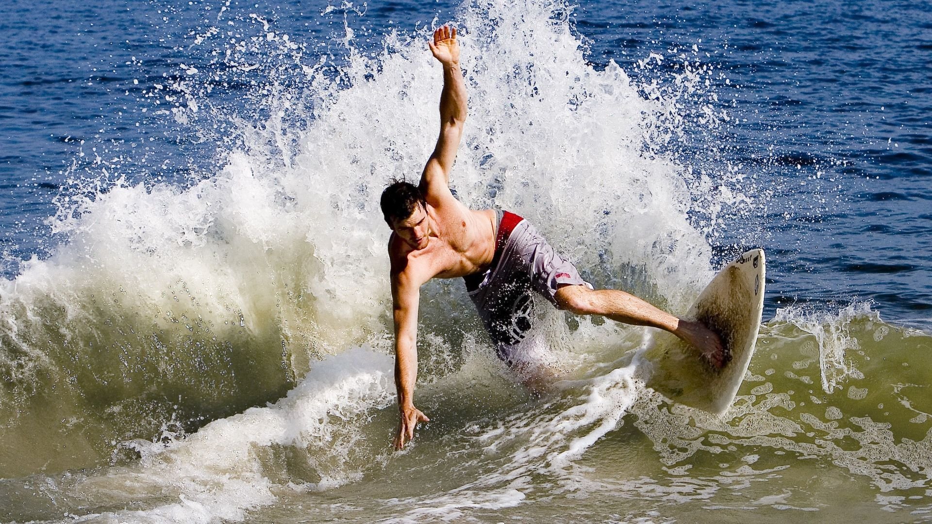 掘金决胜局带走胜利，切特·霍姆格伦成关键先生