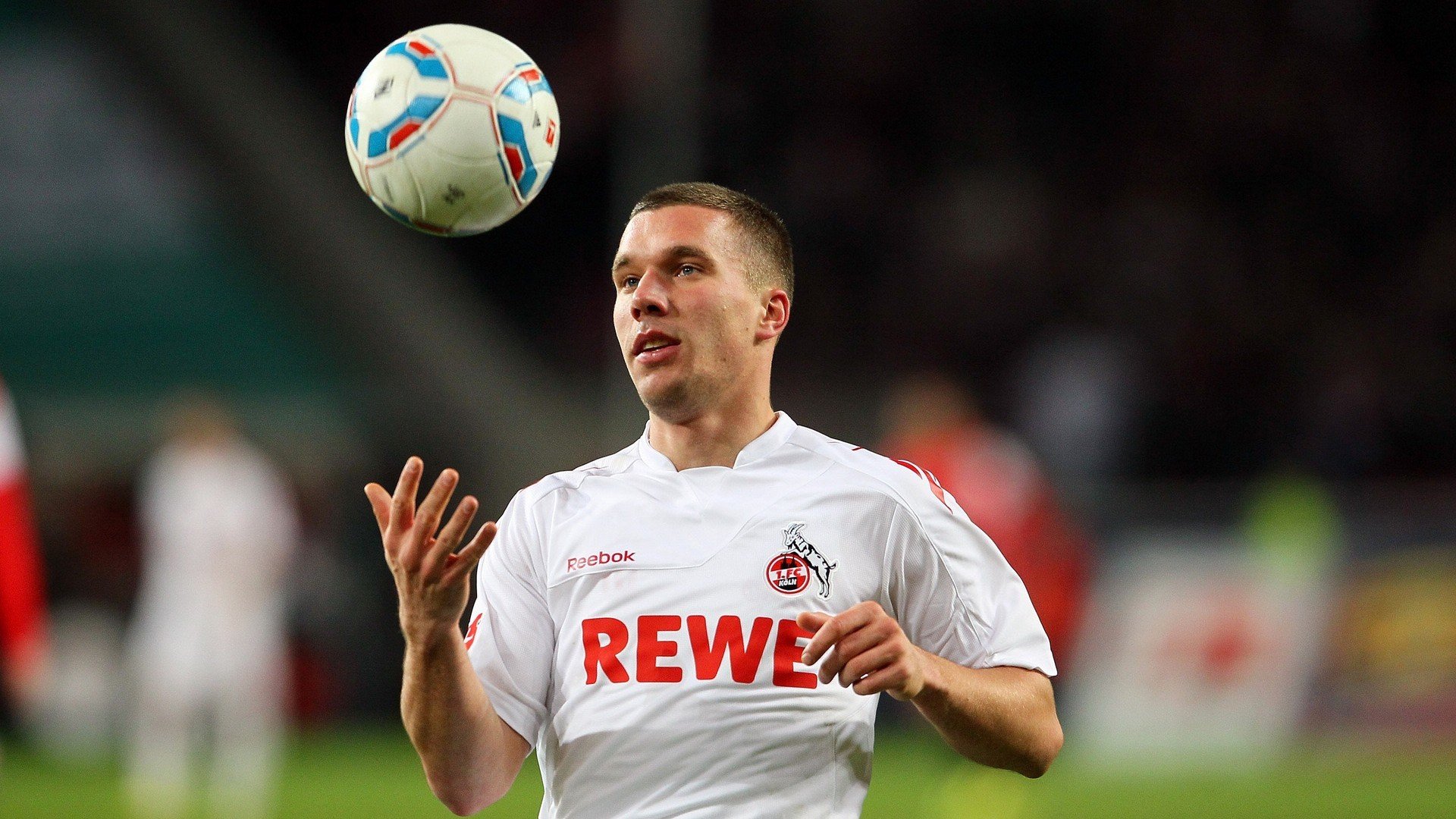 拜仁完胜AC米兰，阿尔瓦雷斯成为关键先生